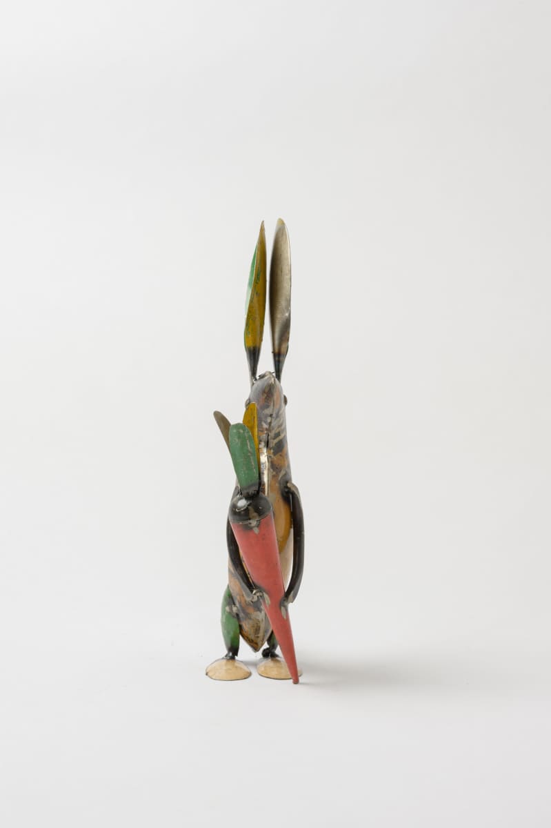De Kulture Handcrafted Recycled Iron Gold Bunny with Carrot Decorative Collectible Figurine Showpiece Beautify Home Office Holiday Décor| 