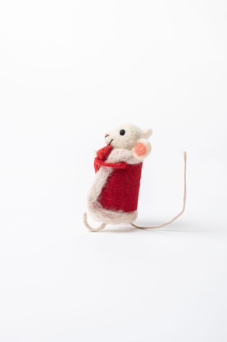 De Kulture Handmade Premium Wool Felt Christmas Mice with Red Jacket Heart Ornament Eco Friendly Needle Felted Stuffed Ideal for Home Office