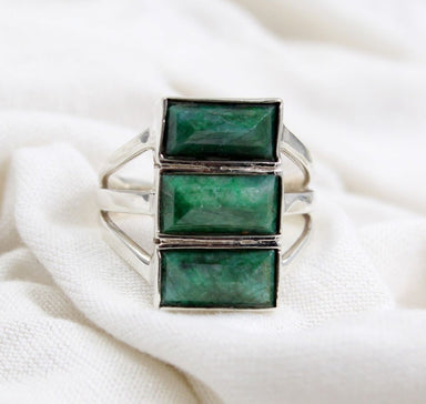 rings Emerald silver ring three stone emerald gemstone pyramid - by Maya Studio