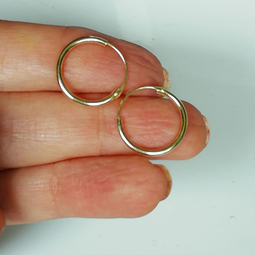 Aggregate more than 119 small gold hoop earrings set