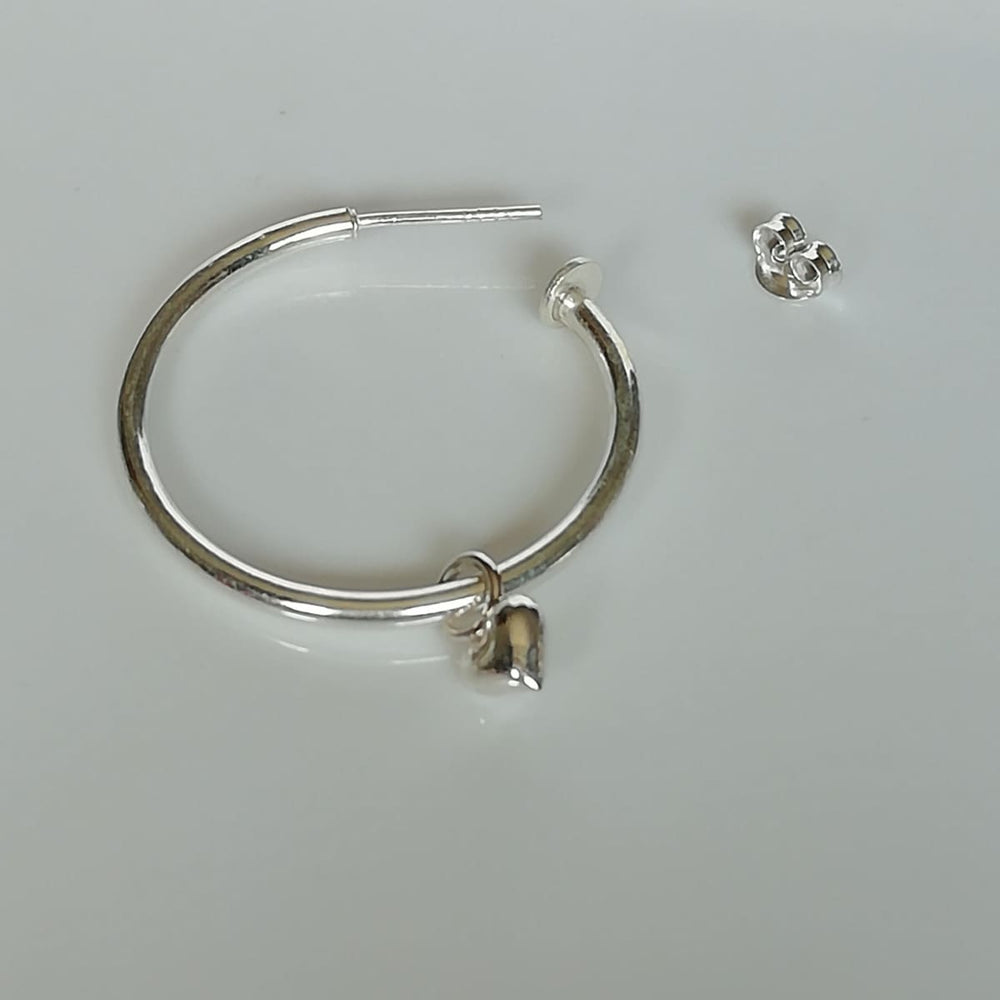 Hearts Hoop | Silver Earrings | Jewelry | Minimalist Hoops | Accessories | Heart Charm | Ear | E11 - by Oneyellowbutterfly