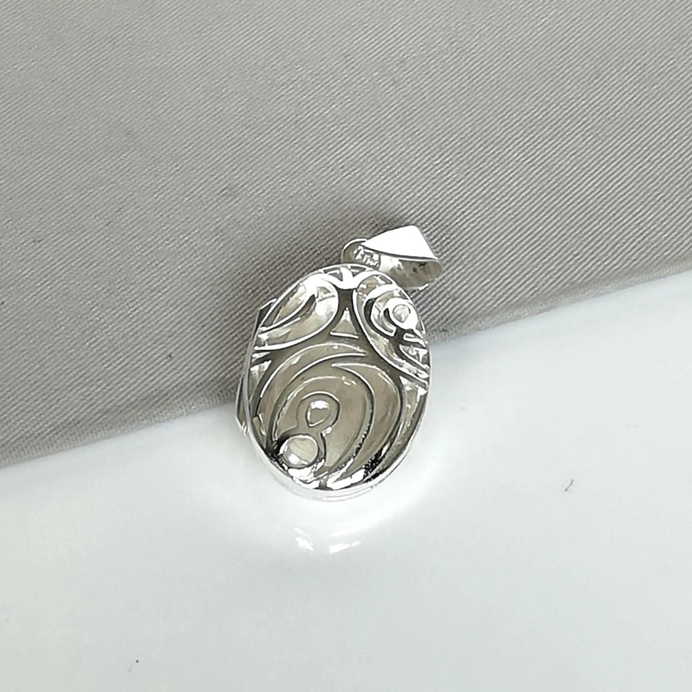 necklaces Silver oval locket - pendant - Neck charm - Engraved - Photo - Opening neck - PD154 - Title by NeverEndingSilver