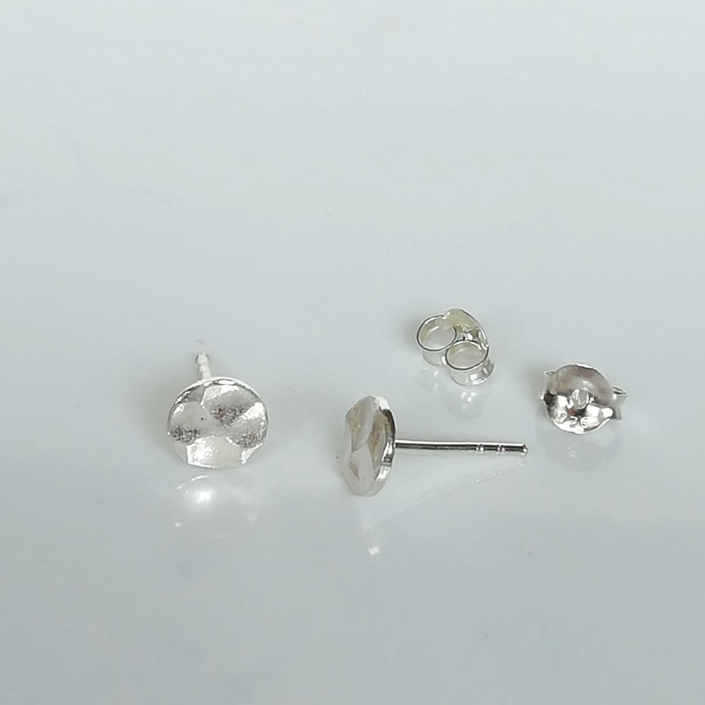 Silver Studs | Hammered Studs | Round Ear | Jewelry | Accessories | E27 - by Oneyellowbutterfly